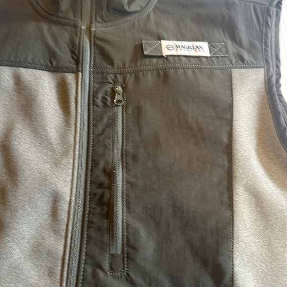 NWT Magellan Outdoors moisture wicking classic fish green vest 3 zipper pockets - Picture 6 of 10